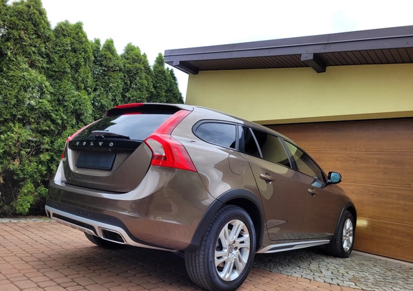 Volvo V60 Cross Country cena 59000 przebieg: 184000, rok produkcji 2016 z Opoczno małe 436